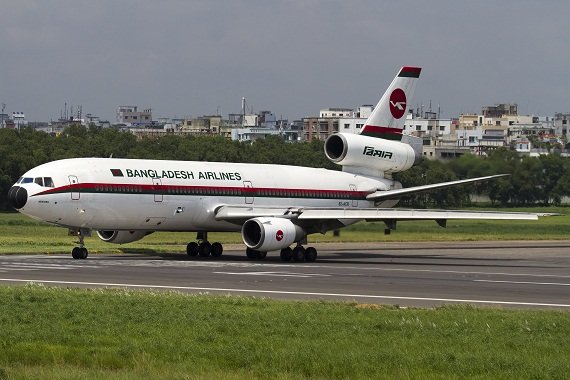 The flight lining up for its departure to Hong Kong. The best pictures are the ones of planes on which you actually sit! Foto: Charles Cunliffe