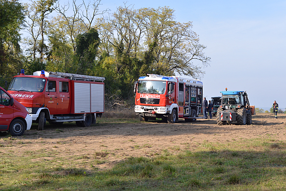 Feuerwehrleute an der Absturzstelle Feuerwehrleute an der Absturzstelle