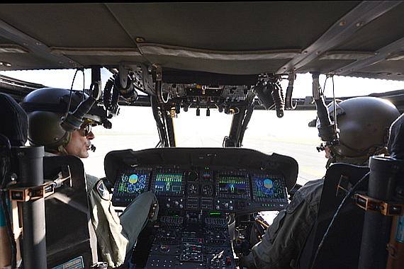 Nationalfeiertag 2013 Black Hawk Cockpit Markus Dobrozemsky