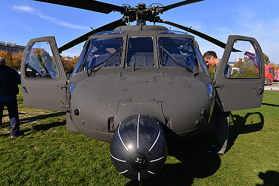 Nationalfeiertag 2013 Black Hawk frontal Markus Dobrozemsky