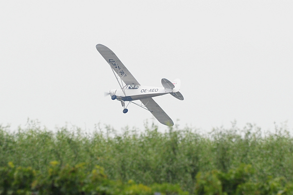 Starfighter Piper PA-18 OE-AEO Tiefflug Foto PA Austrian Wings Media Crew Starfighter Piper PA-18 OE-AEO Tiefflug Foto PA Austrian Wings Media Crew