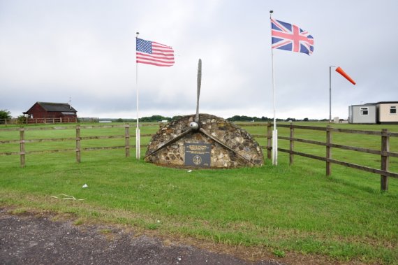 Gedenkstafel an die gefallen Besatzung der US Navy & US Air Force die während des WW II auf dem Dunkeswell Airfield stationiert waren.