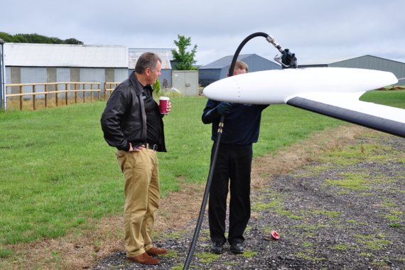 David Hayman ist nicht nur CEO von Aeris Aviation, UK sondern pilotiert die Eclipse wann immer möglich auch selbst.