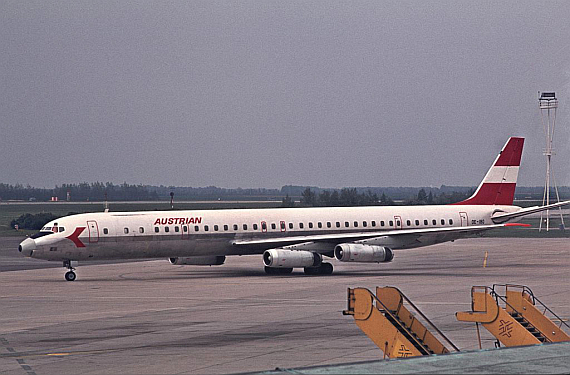 Diese DC-8-63CF (OE-IBO) stand ab 1974 für kurze Zeit in den Diensten von Austrian Airlines Die AUA hatte das Flugzeug von Overseas National Airways angemietet und führte damit Frachtflüge nach Hongkong durch - Foto: Frank Ebeling