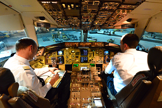 Auch in modernen Cockpits ist "Papierkram" allgegenwärtig