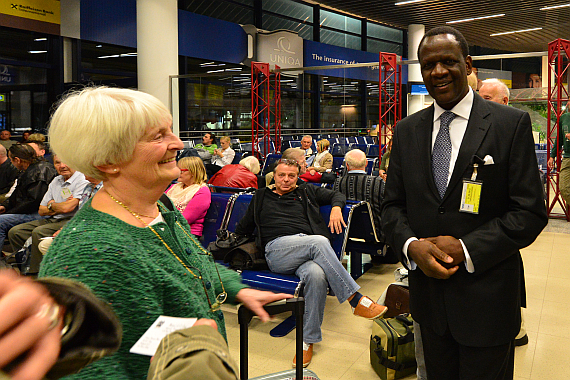 Botschafter Michael Oyugi im Gespräch mit Passagieren