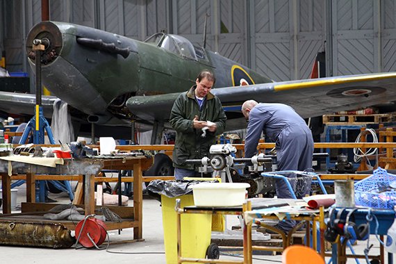 Duxford 2013 Spitfire Wartungsarbeiten Foto Phil Weber