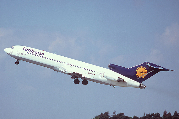 Die gleiche Maschine beim Start; die "Kilo Tango" war die letzte 727, die ausgemustert wurde und die einzige, die noch das neue bis heute aktuelle Farbenkleid der Lufthansa erhalten hatte - Foto: Lufthansa Archiv