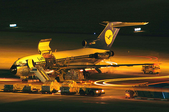 Während der Nachtstunden nutzte Lufthansa die 727-30C als Frachter und erreichte so eine maximale Auslastung der Flugzeuge - Foto: Lufthansa Archiv