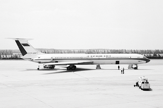 Diese 1971 auf dem Flughafen Wien fotografierte IL-62 der Aeroflot verunglückte am 13. Oktober 1972 beim Anflug auf Moskau, wobei alle 174 Menschen an Bord den Tod fanden - Foto: Archiv AAM
