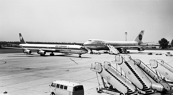 Das waren noch Zeiten: DC-8 von Air Canada und Boeing 747-100 von Pam Am Anfang der 1970er Jahre auf dem Flughafen Schwechat - Foto: Archiv AAM