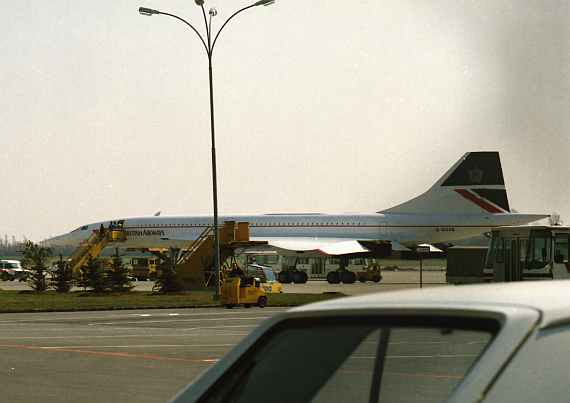 Dieses Bild einer British Airways Concorde in Wien soll aus dem Jahr 1977 stammen - Foto: Archiv AAM