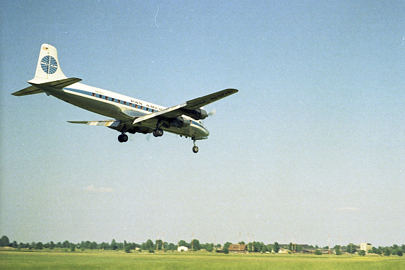 Douglas DC-7 der Pan Am bei der Landung in Wien, 1959 - Foto: Archiv AAM