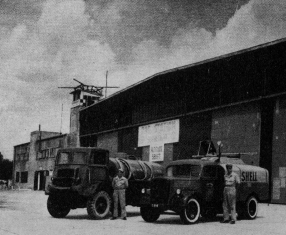 Shell Tankwagen im Jahre 1949 vor dem ersten Tower des Flughafens (links) - Foto: Archiv Flughafen Schwechat