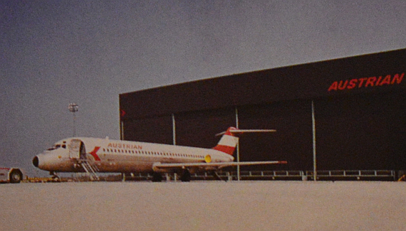 DC-9-32 der AUA vor dem firmeneignen Technikbetrieb - Foto: Archiv Austrian Wings Media Crew