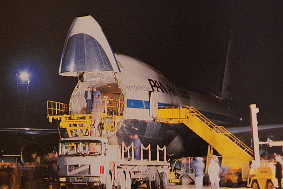 Ein Frachtjumbo der Pan Am wird beladen - Foto: Archiv Austrian Wings Media Crew