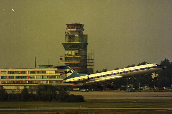 TU-134 von Malev beim Start auf der 11 im Jahr 1977 - Foto: Archiv AAM