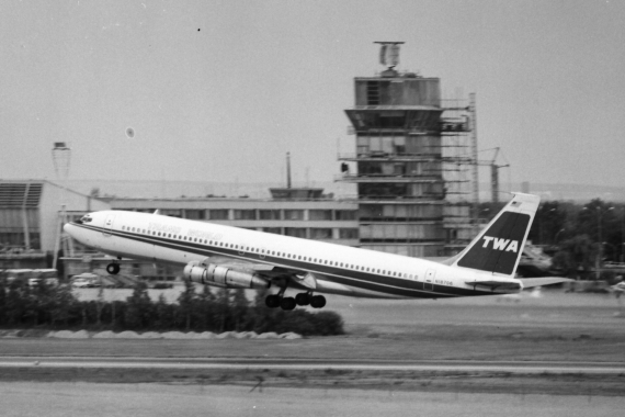 Boeing 707 der TWA um 1975/76 beim Start auf der 29 - Foto: Archiv AAM