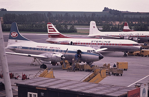 Friedliche Koexistenz von Kolbenmotor- und Jetflugzeugen - Foto: Frank Ebeling