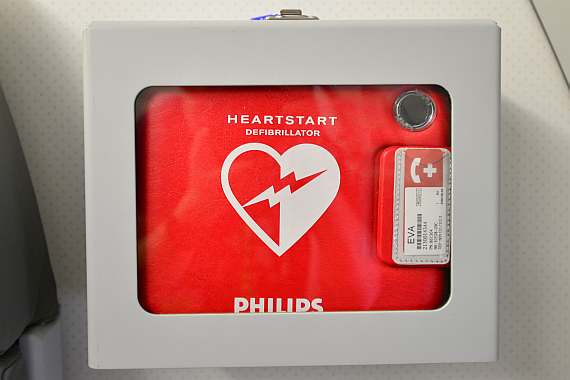 AED Halbautomatischer Defibrillator an Bord von EVA AIR A330-200 Foto PA Austrian Wings Media Crew AED Halbautomatischer Defibrillator an Bord von EVA AIR A330-200 Foto PA Austrian Wings Media Crew