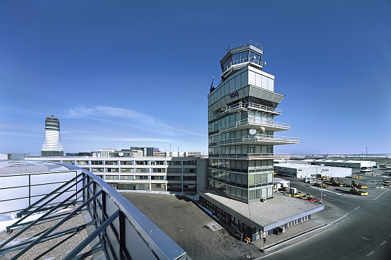 Alter und neuer Tower, Aufnahme aus 2004/5 - Foto: Archiv Flughafen Schwechat