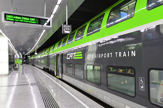 CAT Cityairporttrain Flughafen Wien Waggons von aussen Foto PA Austrian Wings Media Crew