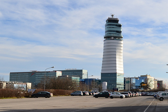 Flughafen Wien mit Tower AUA Hauptbüro und Office Park Symbolbild Sujetbild Foto PA Austrian Wings Media Crew