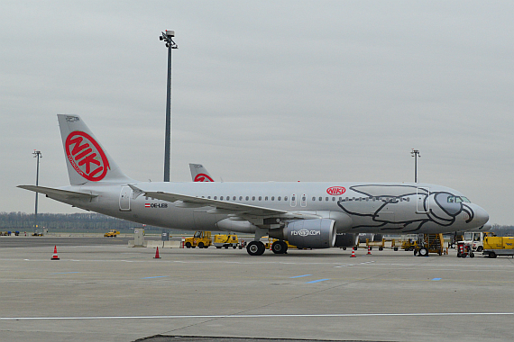 NIKI Airbus A320 OE-LEB auf dem Vorfeld Foto PA Austrian Wings Media Crew NIKI Airbus A320 OE-LEB auf dem Vorfeld Foto PA Austrian Wings Media Crew