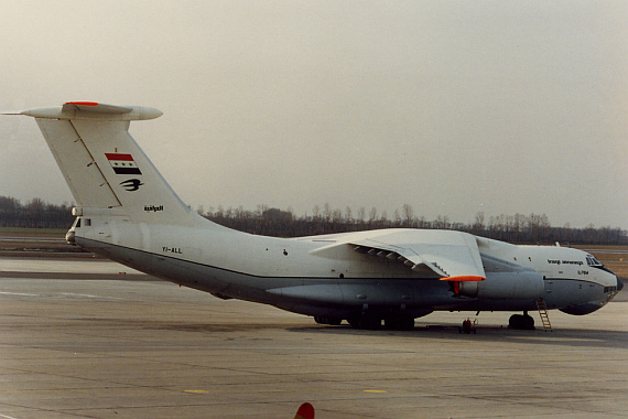 Im Jahr 1986 besuchte diese IL-76 Frachtmaschine der Iraqi Airways den VIE - Foto: Thomas Ranner