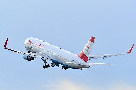 Rasch starteten die ersten Boeing 767-300ER um Überlebende in Sicherheit zu bringen - Foto: Austrian Wings Media Crew