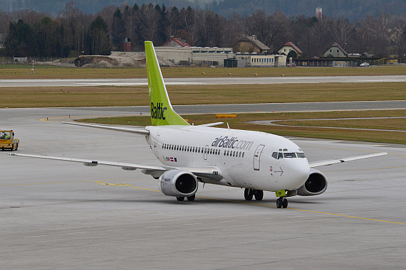 Flughafen Salzburg Winterspotten Jänner 2014 Air Baltic Boeing 737-500 YL-BBM Foto PA Austrian WIngs Media Crew