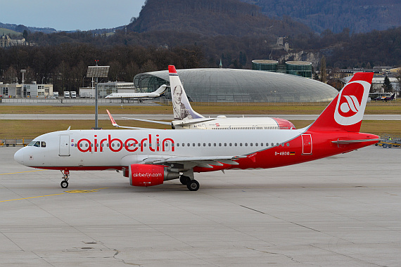 Flughafen Salzburg Winterspotten Jänner 2014 Air Berlin Airbus A320 D-ABDQ Foto PA Austrian Wings Media Crew