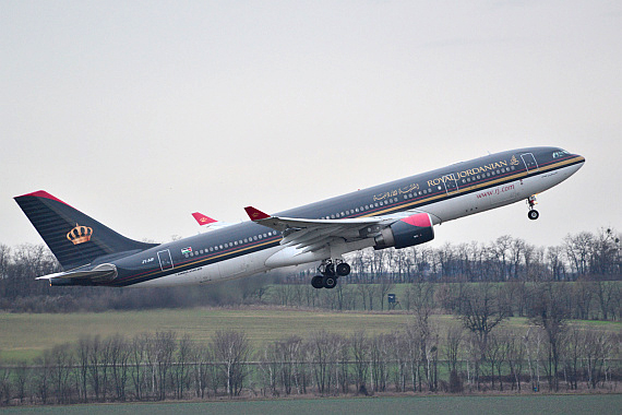 Royal Jordanian Airbus A330-200 JY-AIF Start Piste 29_2 Foto PA Austrian Wings Media Crew