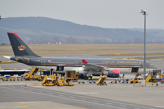 Royal Jordanian Airbus A330-200 JY-AIF auf der Parkposition Foto PA Austrian Wings Media Crew