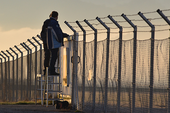 Spotter Planespotter Symbolbild Sujetbild Foto PA Austrian Wings Media Crew