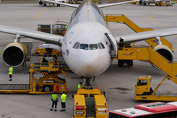 Passagiere boarden den IFly A330.
