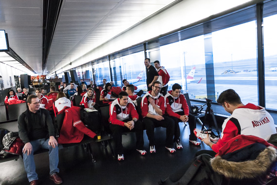 Olympia-Athleten vor ihrem Abflug nach Sotchi - Foto: U. Lehner/Austrian Wings Media Crew