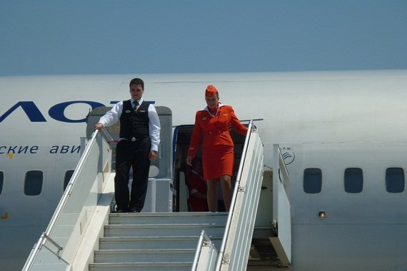 Die Besatzung warf angekommenen Urlaubern noch einen letzten Blick nach, um dann die Maschine für den Rückflug vorzubereiten.