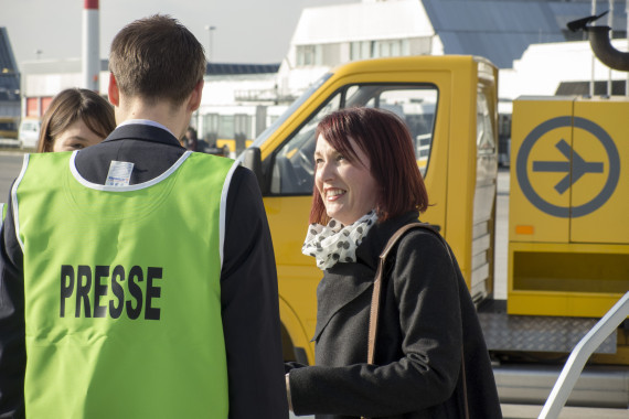 Ryanair 5 Mio. Österreichpassier mit Ryanair-Mitarbeitern - Foto: Austrian Wings Media Crew