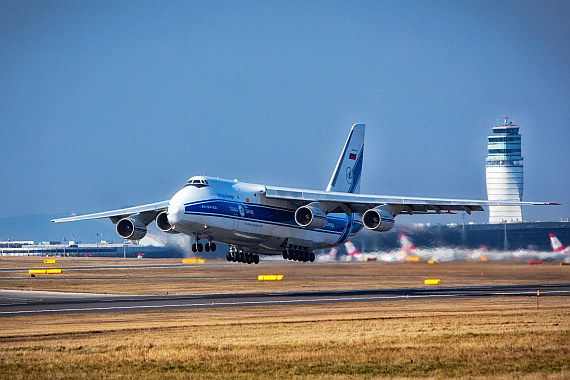 Am Dienstag verließ die Antonov Wien wieder - Foto: Voith