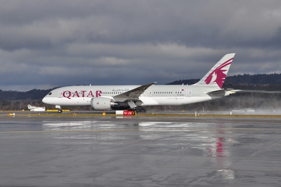 Qatar Airways, Boeing B787 „Dreamliner“ beim Start auf Piste 28 Qatar Airways, Boeing B787 „Dreamliner“ beim Start auf Piste 28