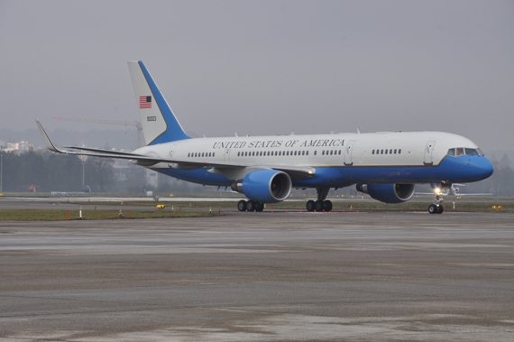 Der amerikanische Aussenminister, John Kerry, verlässt Zürich mit der US Air Force,  VC-32A (B757-2G4), #99-003