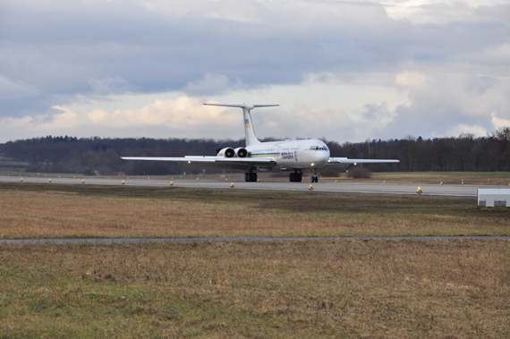 Ilyushin IL-62M, UR-86528, der Ukrainischen Regierung bei der Landung auf der Piste 14