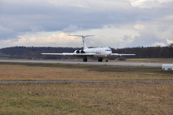 Ilyushin IL-62M, UR-86528, der Ukrainischen Regierung bei der Landung auf der Piste 14 Ilyushin IL-62M, UR-86528, der Ukrainischen Regierung bei der Landung auf der Piste 14
