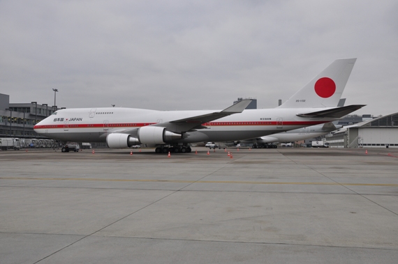 Japan Air Self-Defense Force, Boeing B747-47C, #20-1102, der Japanischen Regierung die gleich mit zwei dieser Jumbos auftauchte