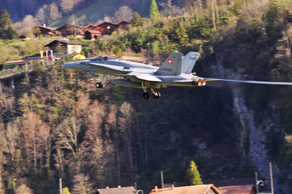 53 F-18 Schweizer LUftwaffe Meiringen Foto Andy Herzog