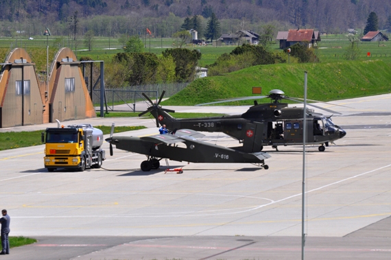 62 PC-6 und Puma Schweizer LUftwaffe Meiringen Foto Andy Herzog