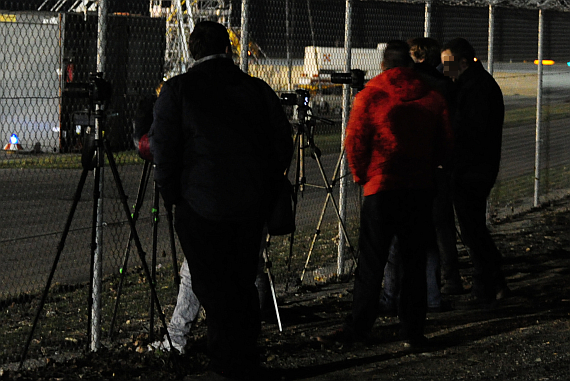 Ankunft OE-LPE Spotter Symbolbild Sujetbild Nachtaufnahme Foto PA Austrian Wings Media Crew