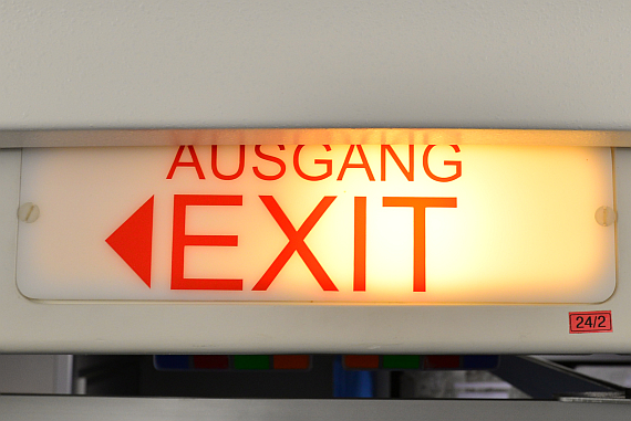 Ausgang Emergency Exit Notausgang Notausstieg Foto PA Austrian Wings Media Crew