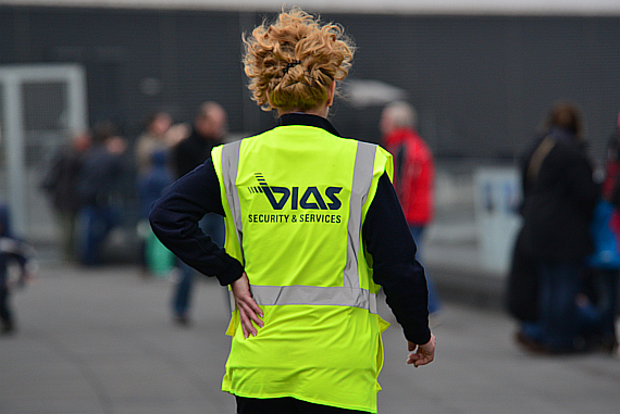 Sehr freundliche VIAS-Mitarbeiterin sieht nach dem Rechten